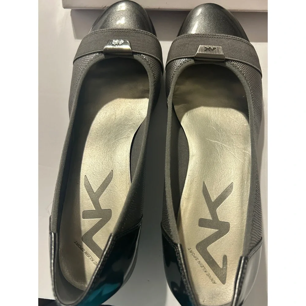 Anne Klein Sport Akbirta Pewter Metallic Wedge Pumps Shoes 8.5M 25020445-BG0